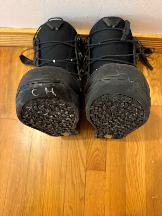 Atomic Snowboard Boots Size US 8 Black With Patterned Design - Mens Snow Gear